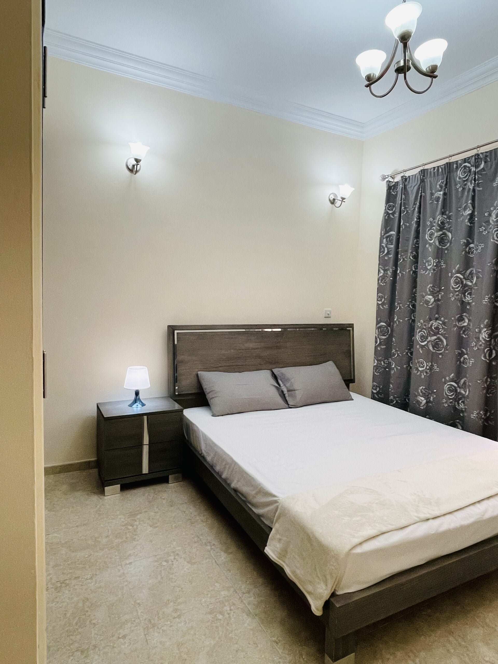 Master room for rent with balcony in Barsha 1 ewaar