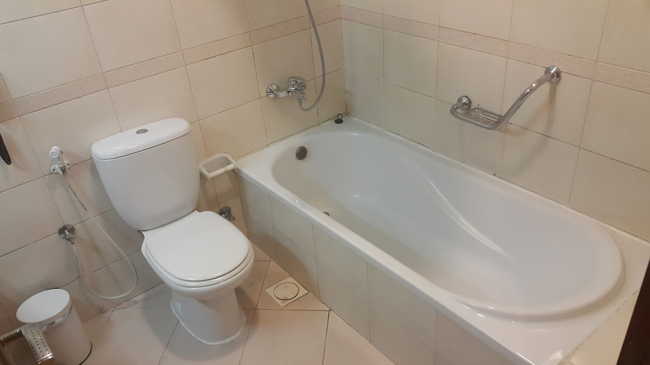 Neat and clean bed spaces near DAFZA metro and Dubai grand hotel ewaar