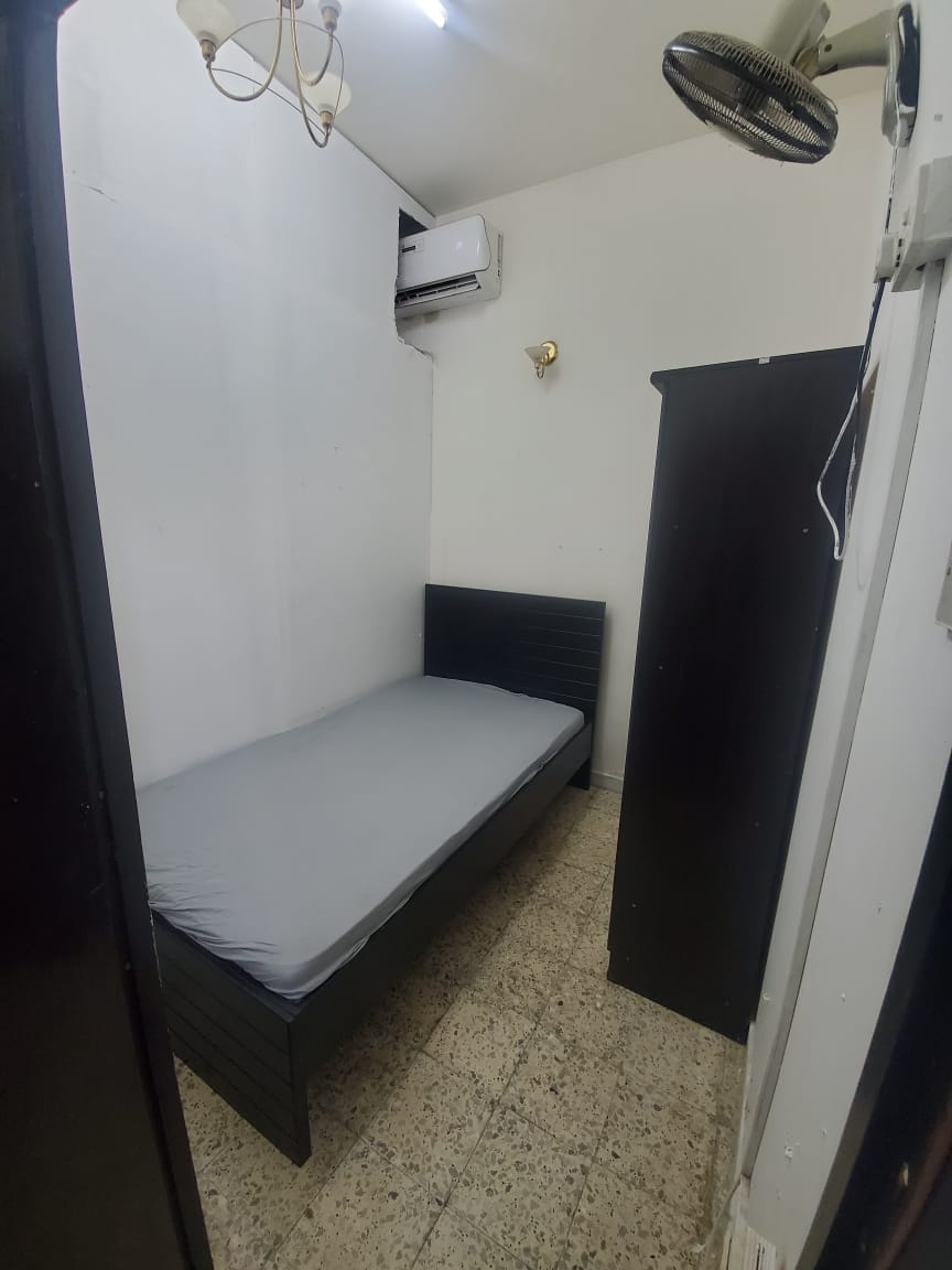 Clean Partition in al muteena, deira at 1400AED per month ewaar