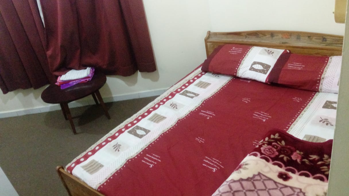 Room availabe for keralite family/working ladies ewaar