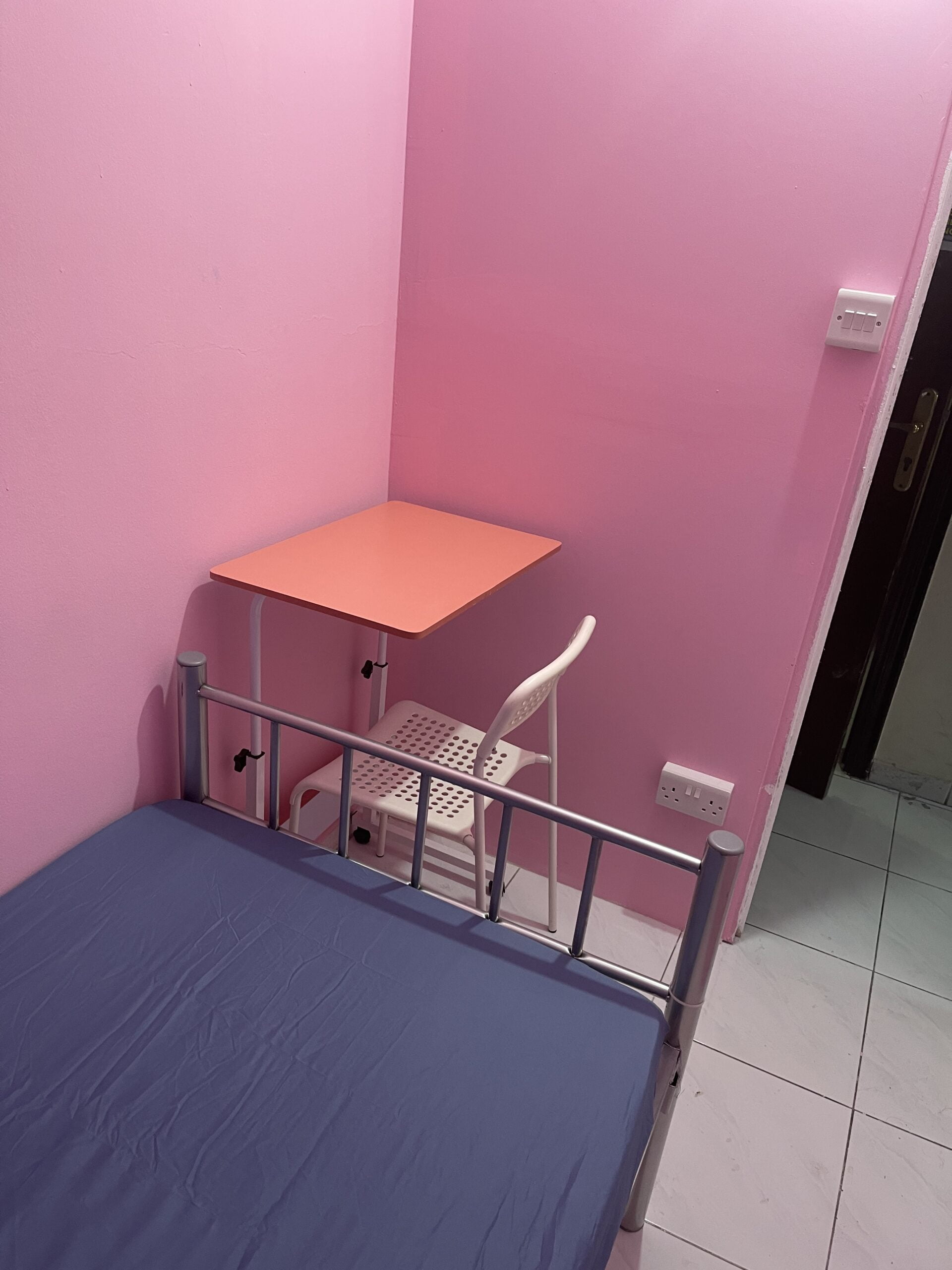 Fully closed partitions for bachelors near to metros in al karama dubai