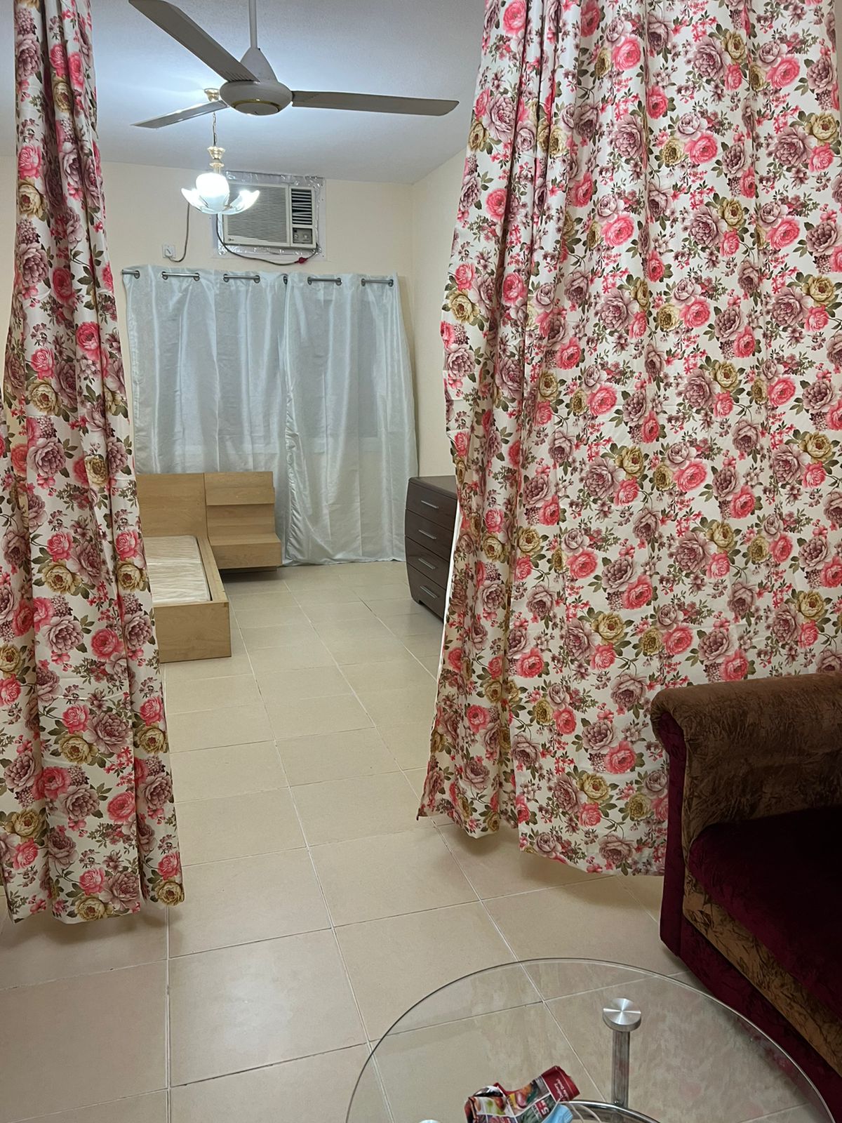 Executive Family room available in karama. ewaar