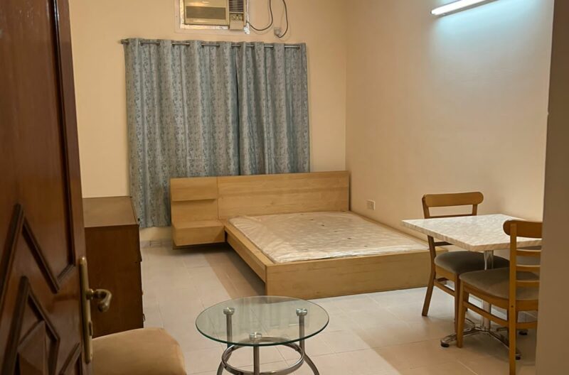 very neat and clean new executive family room in Karama at 3000Aed per month. ewaar