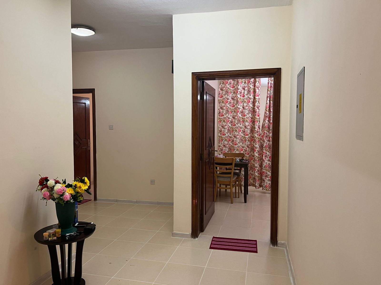 very neat and clean new executive family room in Karama at 3000Aed per month. ewaar