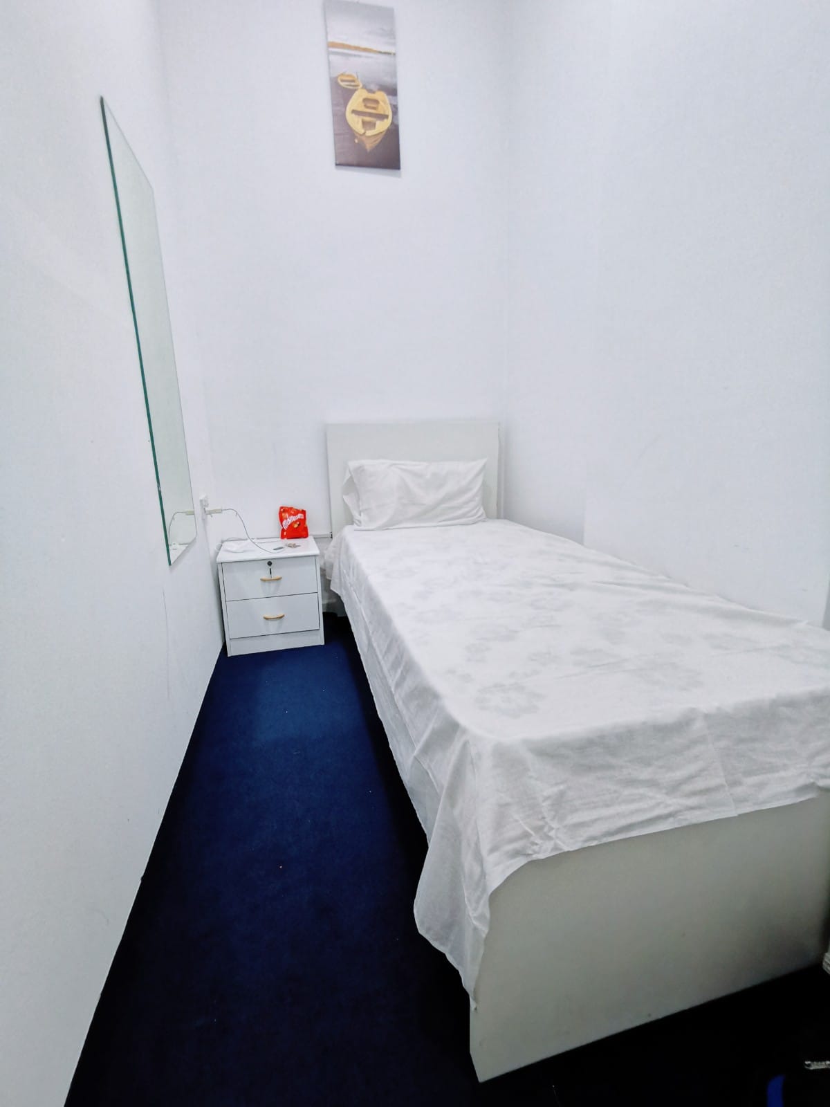 Super Class Partition Rooms Available In Dubai Marina Close to Dmcc