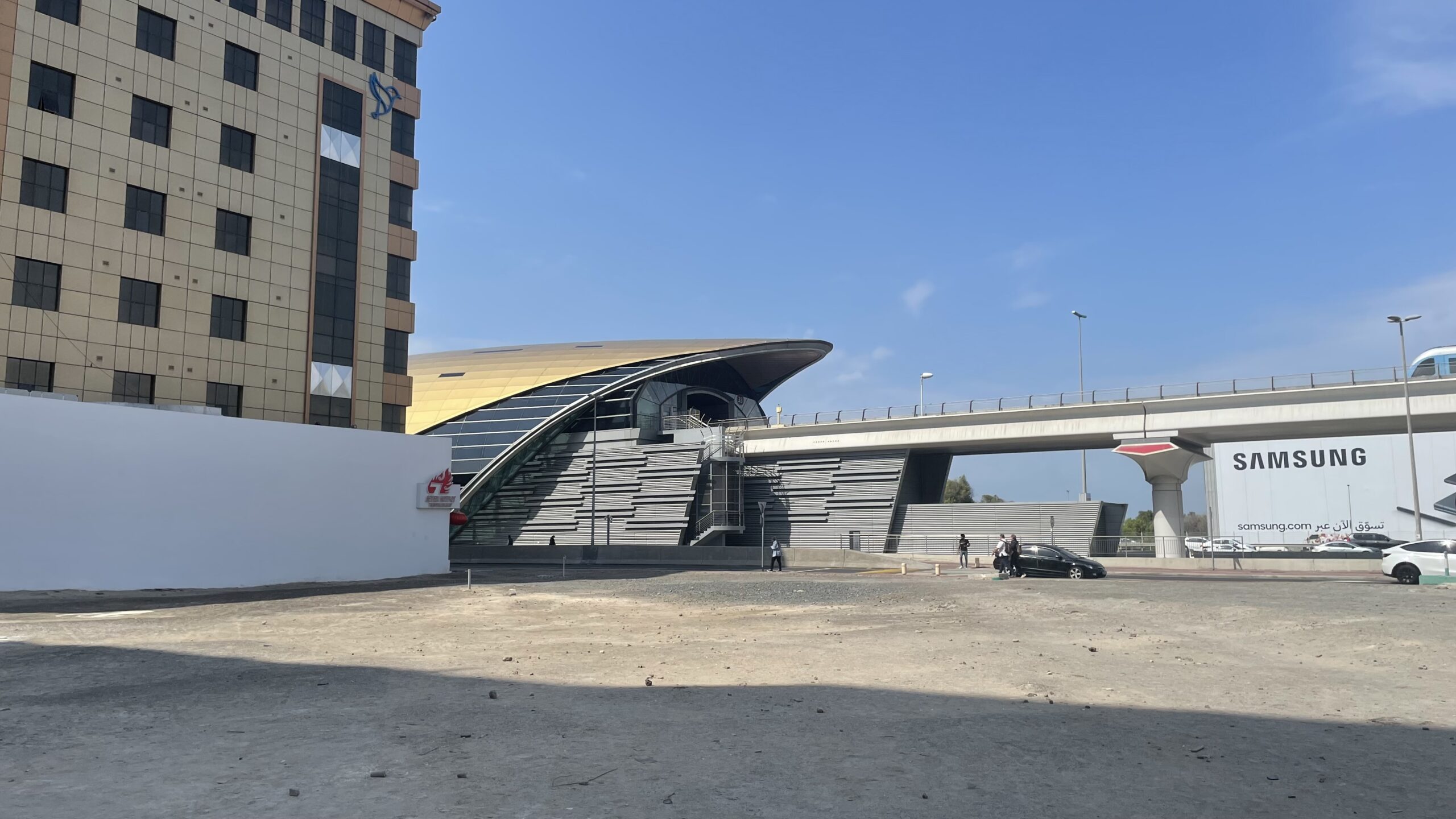 Bed Space available for female in Al Barsha 1200 AED ewaar