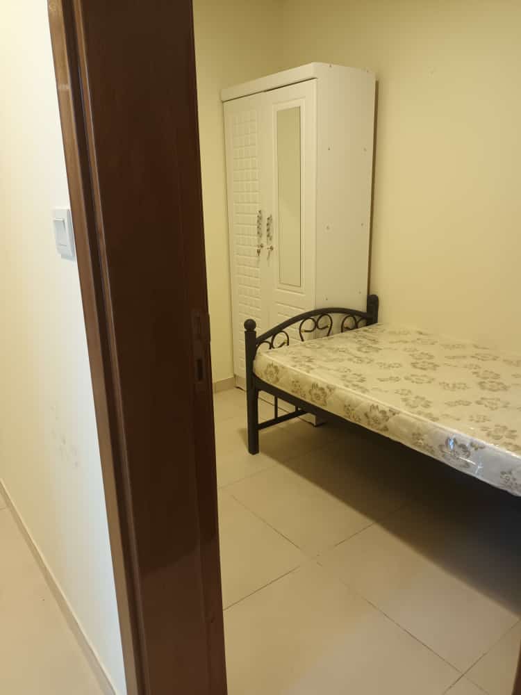 Rigga Fully closed partition with complete privacy available for rent