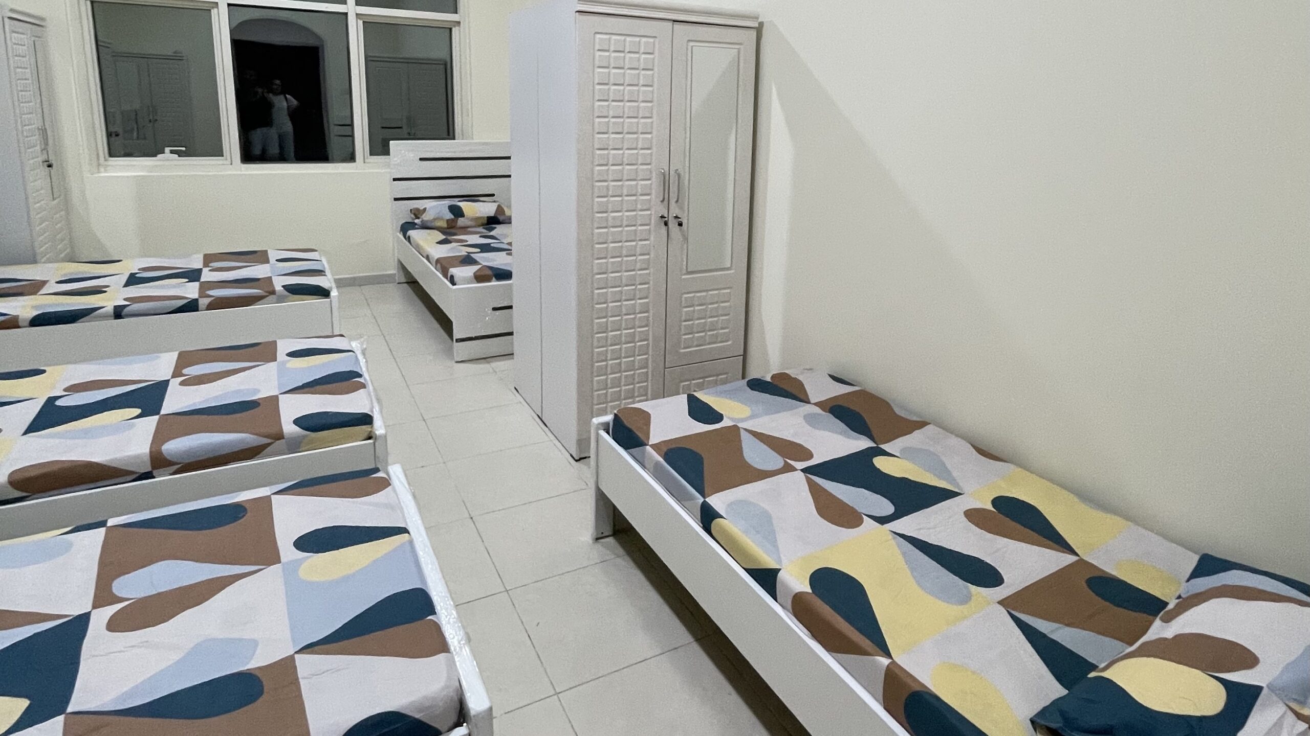 Bed Space available for female in Al Barsha 1200 AED ewaar