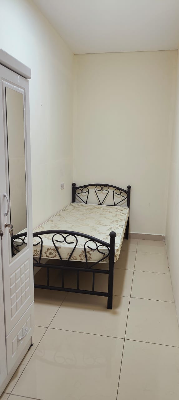 Rigga Fully closed partition with complete privacy available for rent