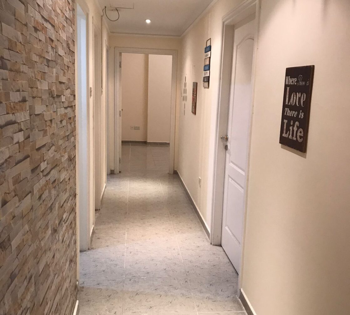 COUPLES SIZE PARTITION ROOM near FINANCIAL METRO/DIFC , Dubai ewaar