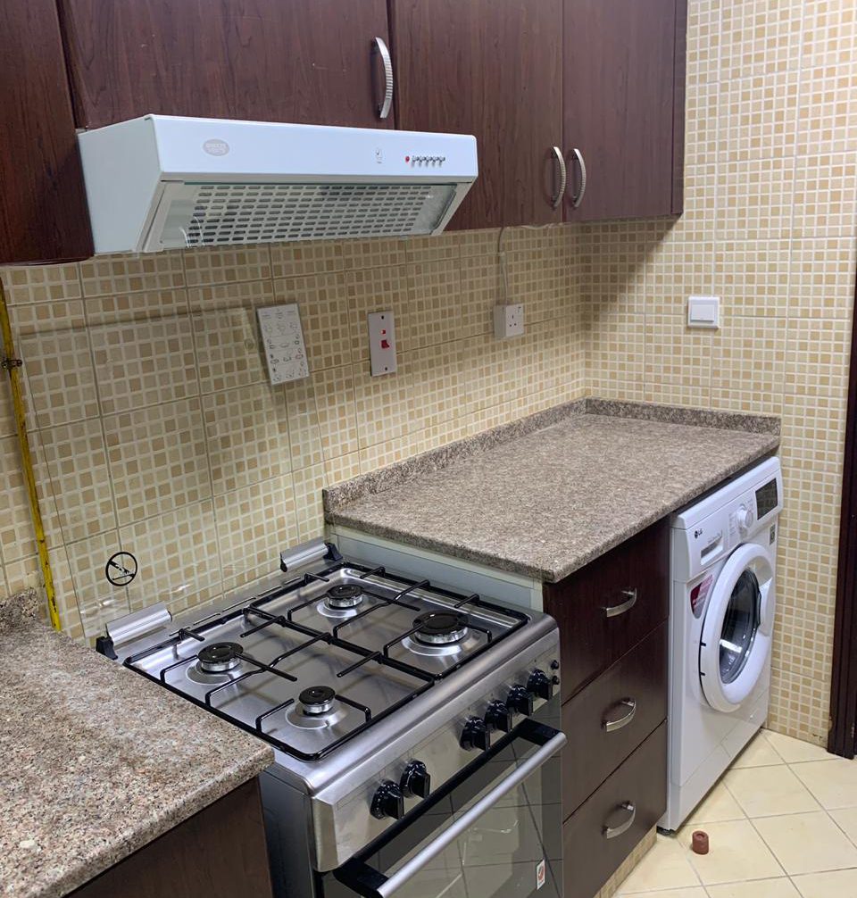 LUXURY CLOSED PARTITION ROOM WITH SHARING BATHROOM | ewaar