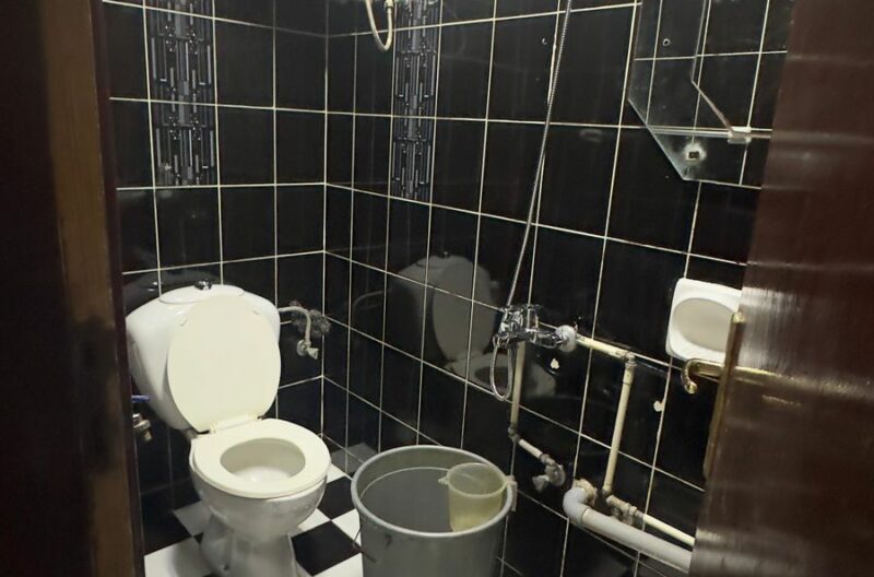 Partition for Rent in Al Karama, Dubai ewaar